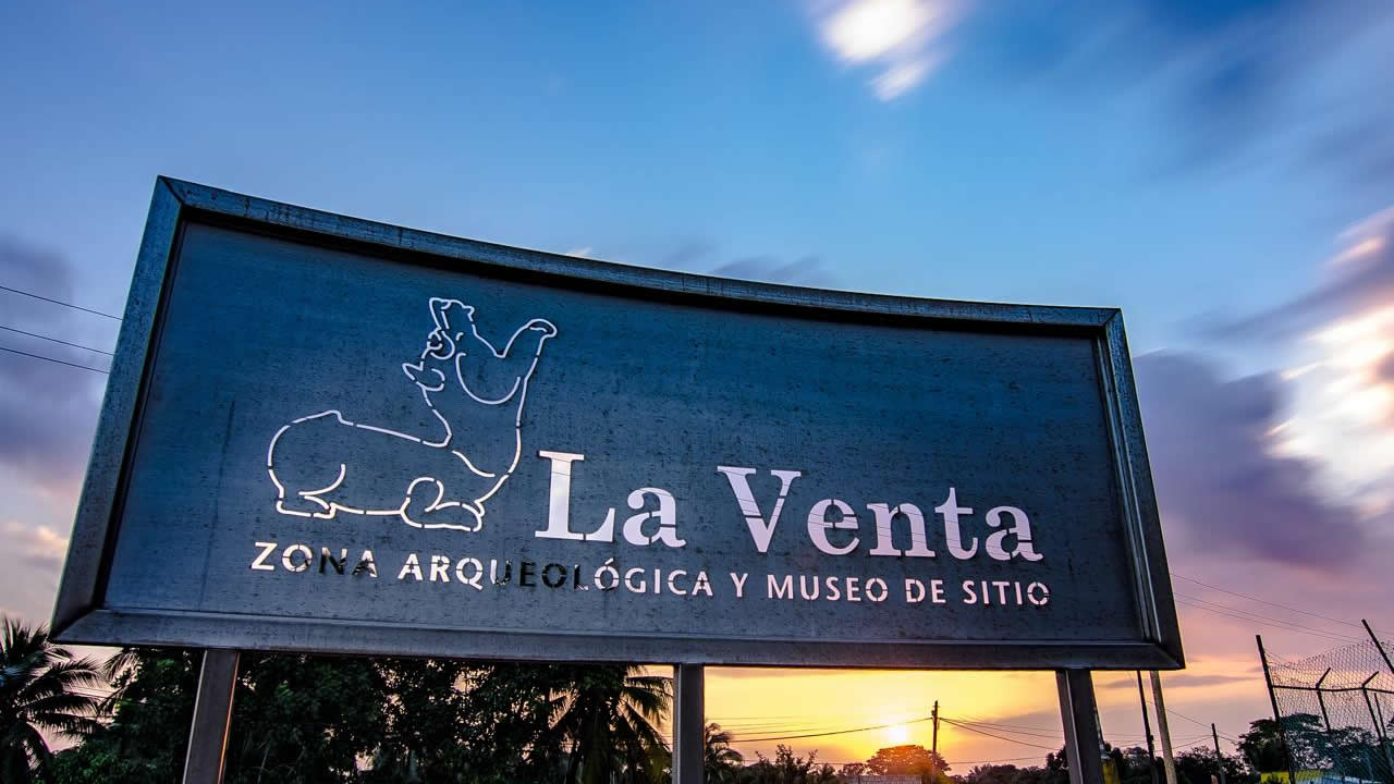 Senderos y basamentos de La Venta